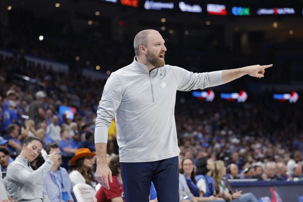 NBA Memphis Grizzlies at Oklahoma City Thunder - crosssportscentral.com